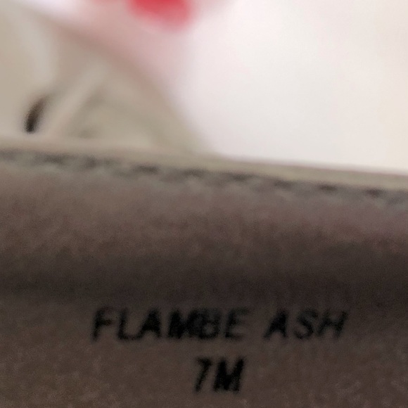 Simply Vera Vera Wang pull on kitten heel flats. - Picture 4 of 6